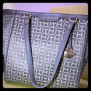 Large Tommy Hilfiger bag